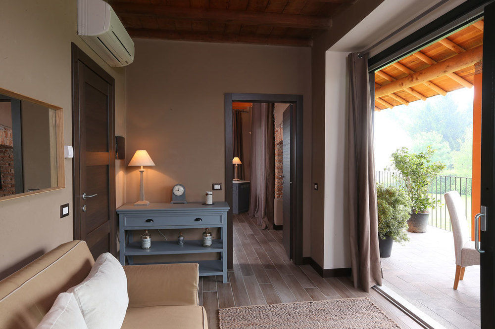 Equirelais Hotel Lomnago Exterior photo